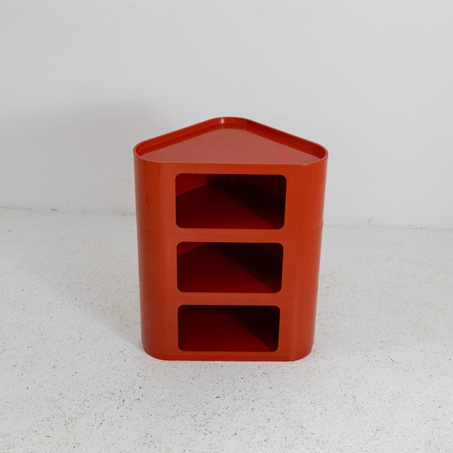 Valenti Valletto Triangolo storage unit, designed by A. Brusa for Valenti in 1970. The frame is made of plastic with a red...