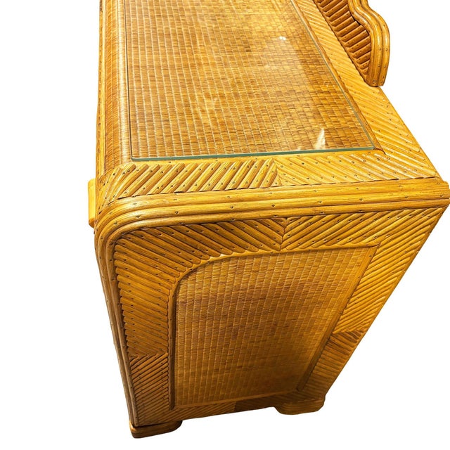 Yellow Restored Art Deco Stick Reed Rattan Vanity W/ Round Mirror & Stool For Sale - Image 8 of 17