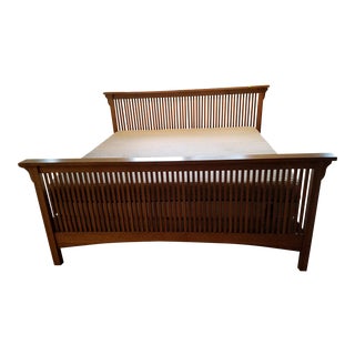 1970s Cross Cut Solid Oak Kushwood Mfg. Mission King Spindle Bed For Sale