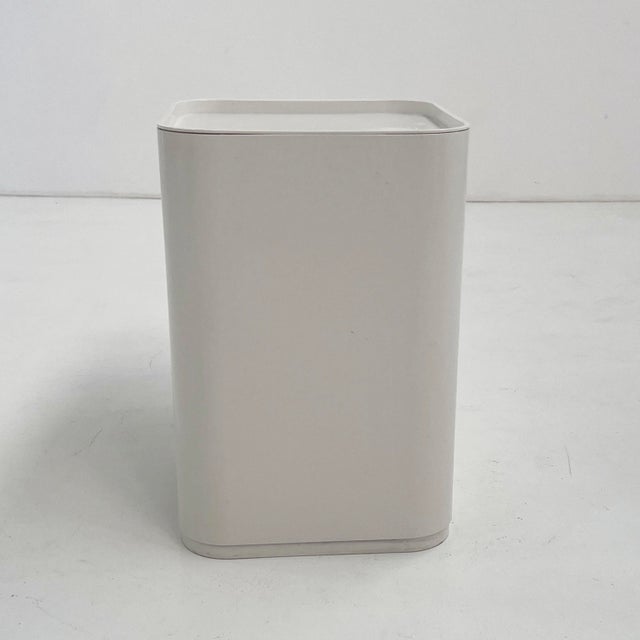 White Laundry Bin by Anna Castelli for Kartell, 1970s For Sale - Image 6 of 10