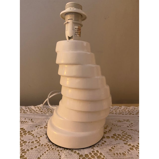 Cream Vintage Postmodern White Sculptural Spiral Table Lamps With Frosted Glass Shades – Pair For Sale - Image 8 of 8