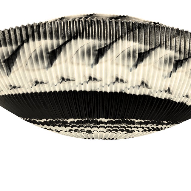 Vintage Murano Art Glass Shell Bowl – Sculptural Italian Black & Clear Ribbed Glass Catchall For Sale - Image 11 of 12