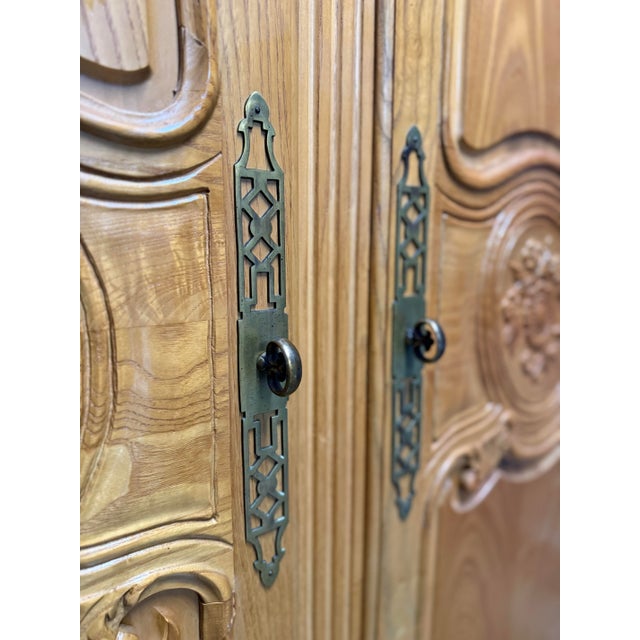 1990s 1990s Henredon “Four Centuries” Carved Oak Armoire For Sale - Image 5 of 12