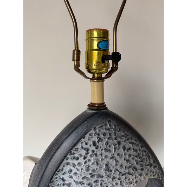 1980s Vintage Italian Ceramic Fish Table Lamp With Lucite Base For Sale - Image 9 of 12