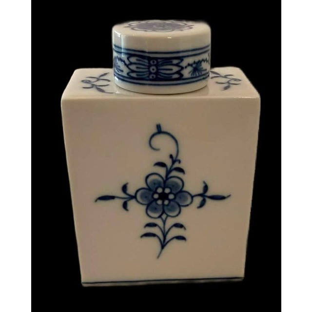A very beautiful, high-quality tea caddy from Meissen, commemorating its 250th anniversary. This piece has an attribution...