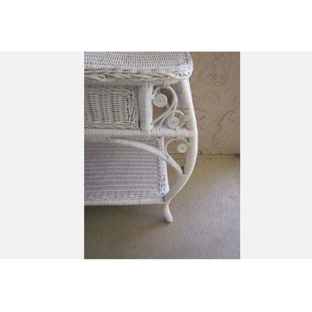 1980s Coastal Style Wicker White Peacock Side Table Nightstand One Drawer For Sale - Image 4 of 12