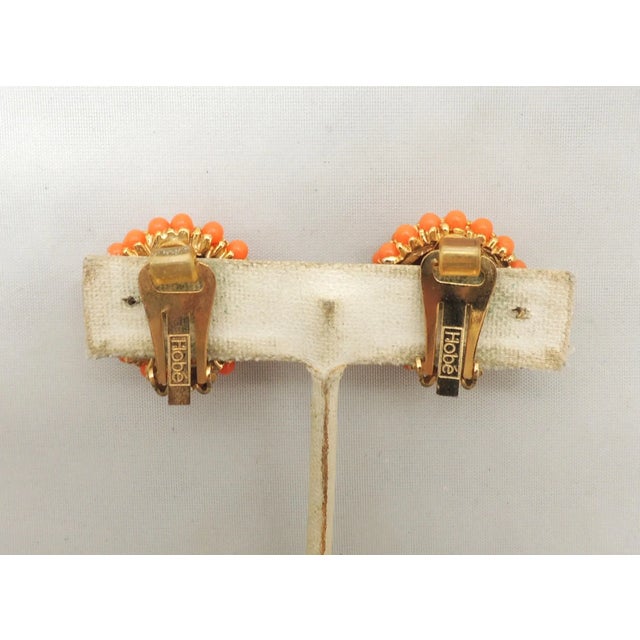 Vintage 1960s Signed Hobe Round Goldtone Faux-Coral Cabochon Clip Earrings - 2 Pieces For Sale In Philadelphia - Image 6 of 7