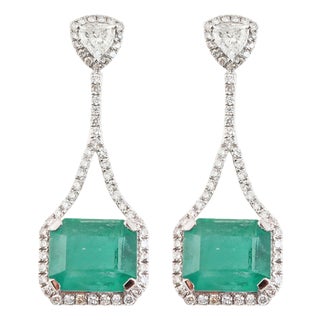 Natural zambian high quality Emerald diamond earring in 18k gold For Sale