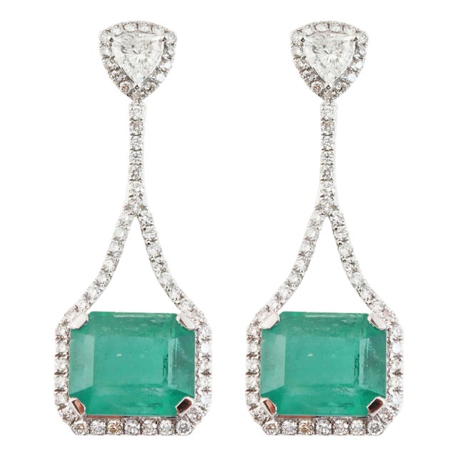Natural zambian high quality Emerald diamond earring in 18k gold For Sale