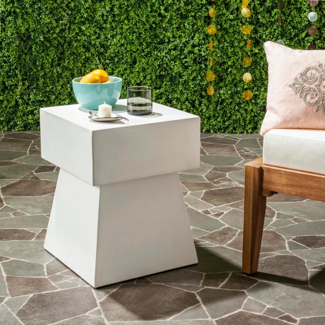 Indoor & Outdoor Mushroom Modern Concrete 18.1-Inch H Accent Table in Ivory For Sale - Image 4 of 6
