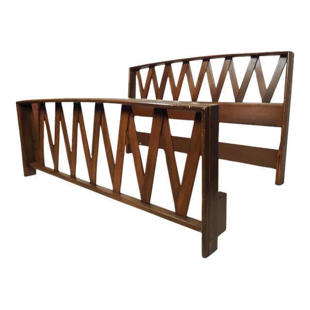 Mid-Century Modern Bed Attributed to Paul Frankl For Sale