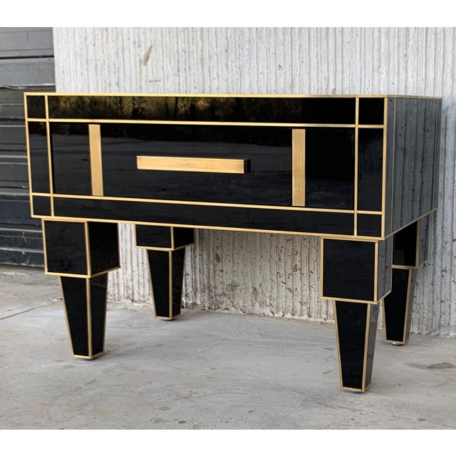 Art Deco New Pair of Mirrored Low Nightstand in Black Mirror and Chrome With Drawer For Sale - Image 3 of 11