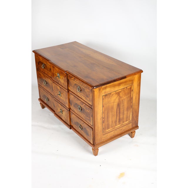 Louis Seize Chest of Drawers in Walnut, 1790 For Sale - Image 4 of 18