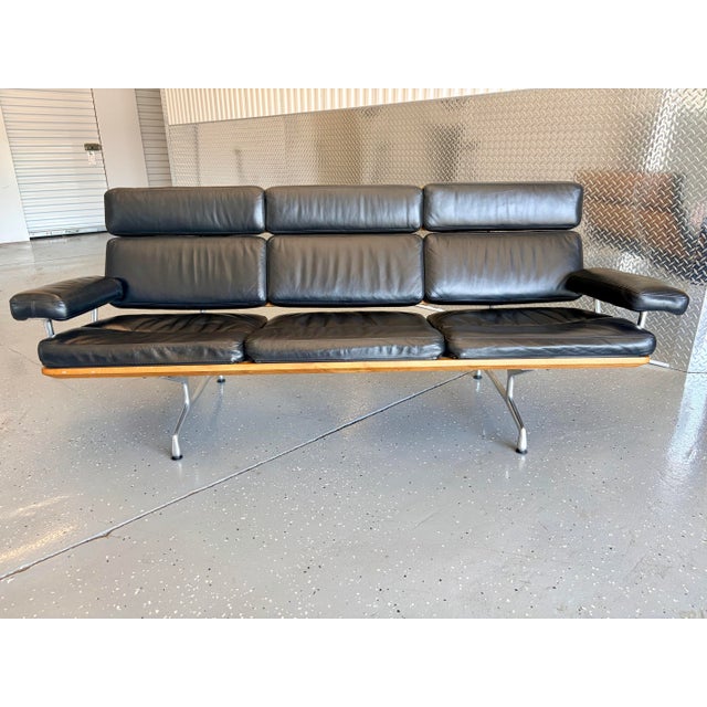 An icon of American modernism. Upholstered in rich black leather with a sculptural teak case and elegant aluminum base,...