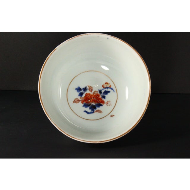 White Fine 18th C. Edo Japanese Imari Bowl With Imperial Chrysanthemum Mark For Sale - Image 8 of 17