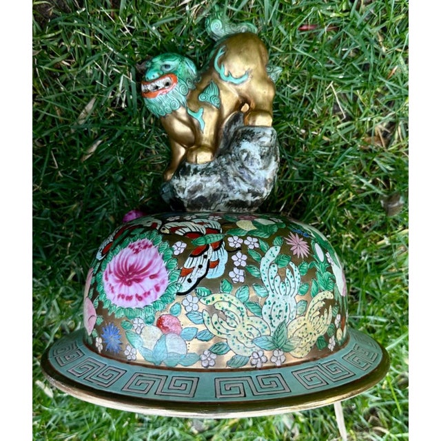Large Antique Chinese Famille Rose Porcelain Covered Vase With Foo Dog Finial For Sale - Image 10 of 12
