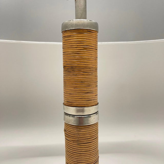 1970s Mid-Century Wicker Rattan and Chrome Table Lamp For Sale In Miami - Image 6 of 12