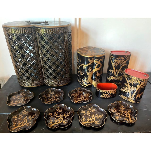 Japanese Maki-e Lacquer Portable Sagejubako Theme of Three Winter Friends For Sale - Image 4 of 18