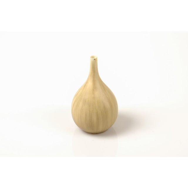 Modern, and minimalistic stoneware drop vase by Carl-Harry Stålhane for Rörstrand, 1950s. Coated in a matte blonde hare's...