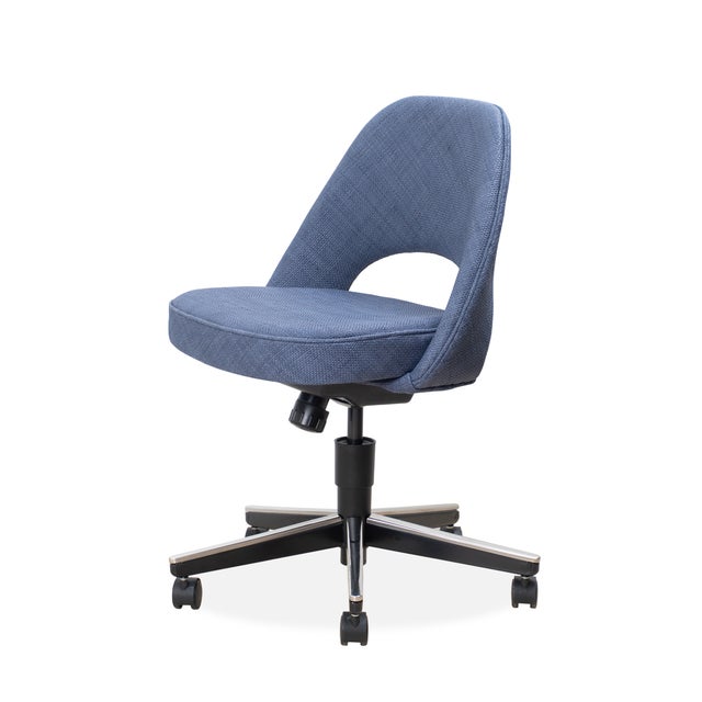 Mid-Century Modern Saarinen Executive Armless Chair in Ocean Blue Woven Leather Swivel Base by Eero Saarinen for Knoll For Sale - Image 3 of 9