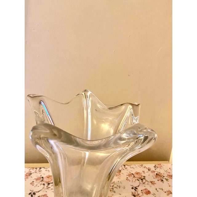 Mid-Century Modern Vintage Daum France Sculpturallarge Crystal Vase – Mid-Century Modern Organic Design For Sale - Image 3 of 5