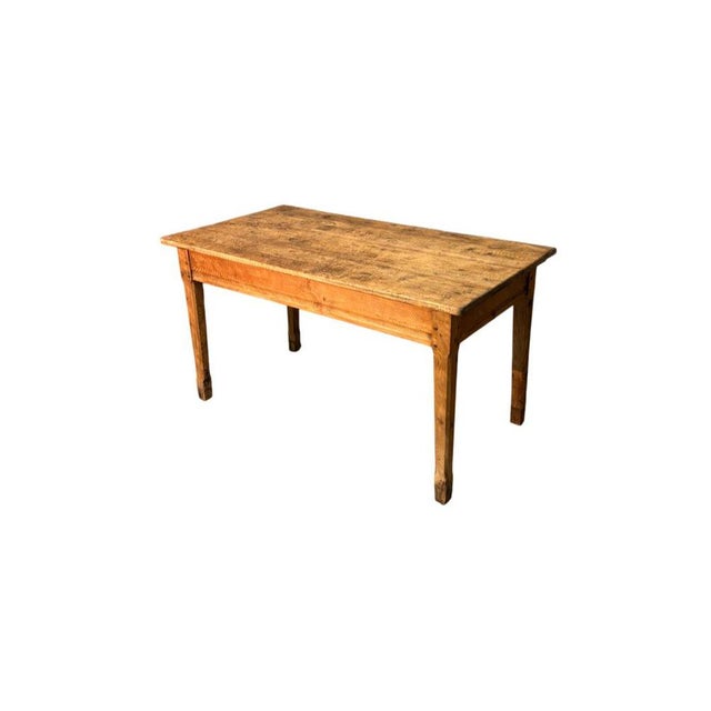 This 20th-century fir table features simple lines and a solid structure. Functional and durable, it retains a patina that...