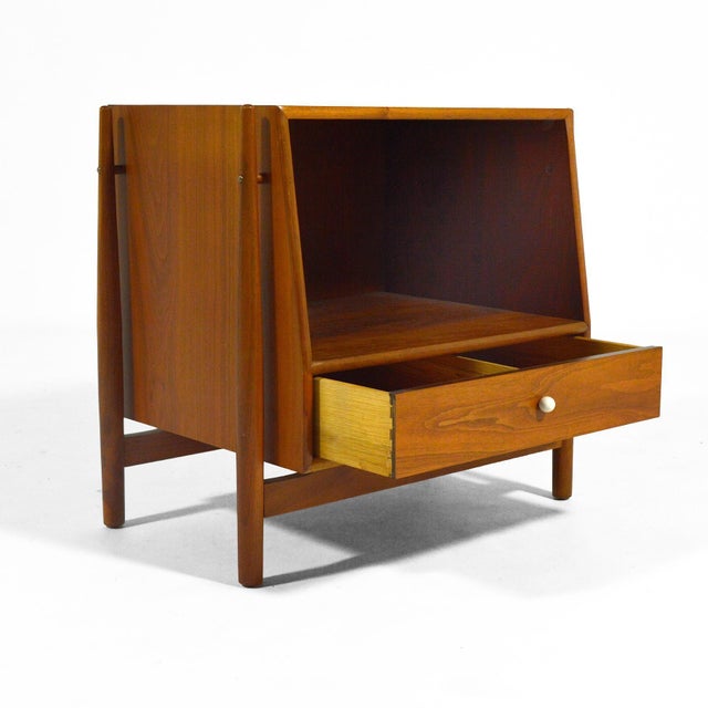 Brown Mid 20th Century Kipp Stewart & Stewart MacDougall Nightstand by Drexel For Sale - Image 8 of 10