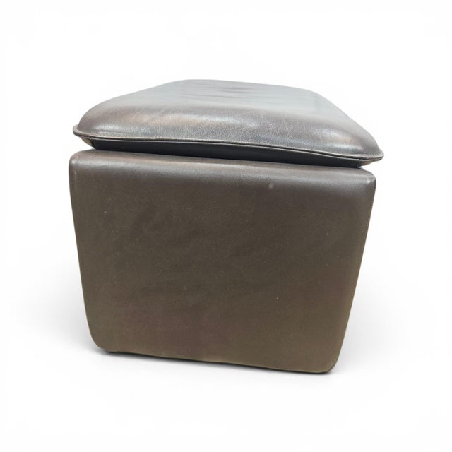 This offer is for an original, exclusive pouffe from the Swiss manufacturer de Sede, recognized worldwide as one of the...