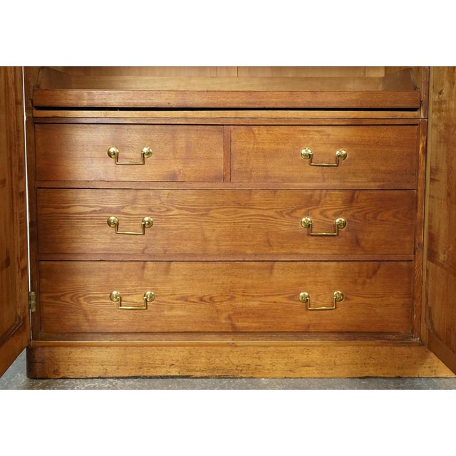 Late Victorian Oak Triple Wardrobe by Marsh Jones & Cribb., 1890s For Sale - Image 16 of 18