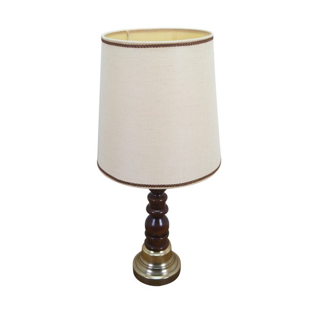 Mid-Century Modern Mid 20th Century Mid Century Modern Turned Wood Spindle & Brass Pedestal Base Candlestick Table Lamp For Sale - Image 3 of 13