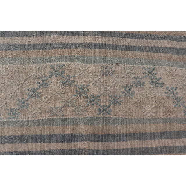 Cream Vintage Turkish Flat-Weave Kilim With Embroideries in Blue, Brown, and Cream For Sale - Image 8 of 16