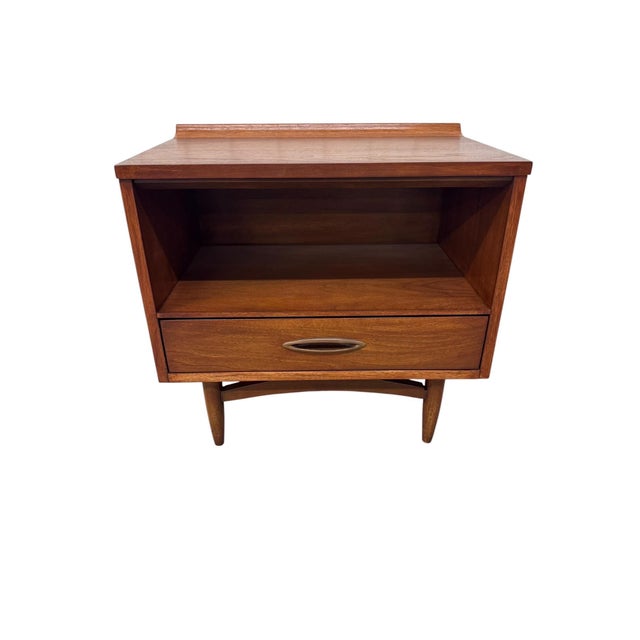 Wood Mid-Century Modern Broyhill Sculptra Walnut Nightstands - Set of 2 - Refinished! For Sale - Image 7 of 11