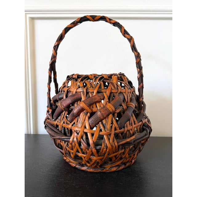 Antique Japanese Smoked Bamboo Basket Ikebana Mingei For Sale In Atlanta - Image 6 of 18