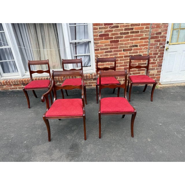 Set of 6 Ducan Phyfe style dining chairs it features horizontal crest rails over a carved horizontal splat over slip in...