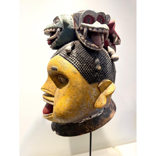 Wood Mid 20th Century Large Wood Sculpture Yoruba Gẹ̀lẹ̀dẹ́ Helmet Mask on Display Stand For Sale - Image 7 of 16