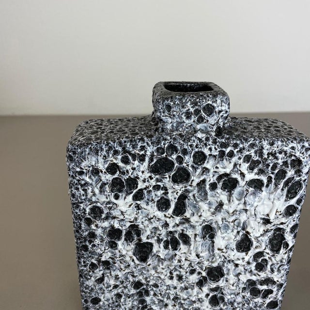 1970s Pottery Fat Lava Cubic Vases in Black-White attributed to Jopeko, Germany, 1970s, Set of 2 For Sale - Image 5 of 18