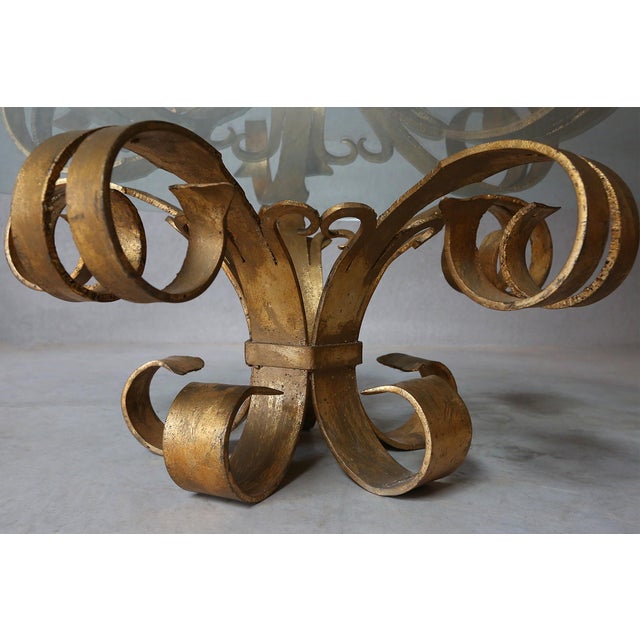 1960s Italian Hollywood Regency Round Gilded Wrought Iron Coffee Table, 1960s For Sale - Image 5 of 12