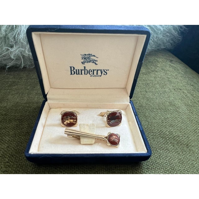 Late 20th Century Vintage Burberry Gold Plate & Red Lacquer Cufflinks & Tie Clip "Circa 1970s" For Sale - Image 5 of 18