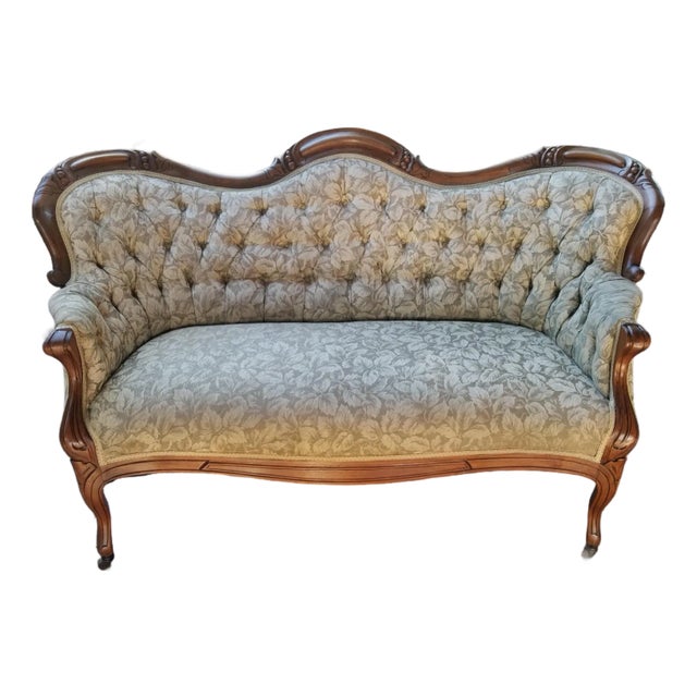 Early 20th Century Rare Victorian Tufted Love Seat in Walnut Frame For Sale