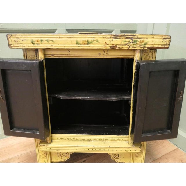 19th Century Antique Cream Lacquered Chinoiserie Decorated Cabinet, 1860 For Sale - Image 5 of 7