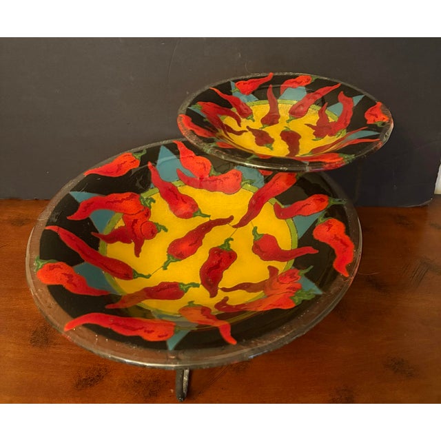 Late 20th Century Peggy Karr Two-Tier Fused Glass Serving Bowl Set With Metal Stand – Chili Pepper Art Glass Serveware For Sale - Image 5 of 10