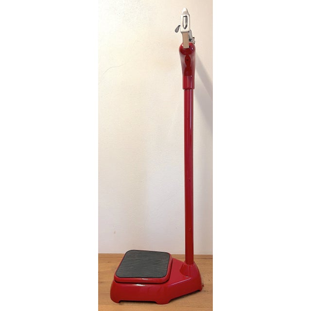 Pharmacy weighing scale from the 1960s/70s In perfect condition, completely repainted with powder, polished chrome Scale...