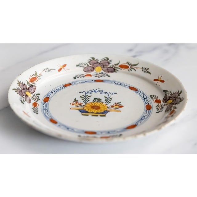 Chinoiserie 18th Century Dutch Delft Polychrome Floral Plate For Sale - Image 3 of 7