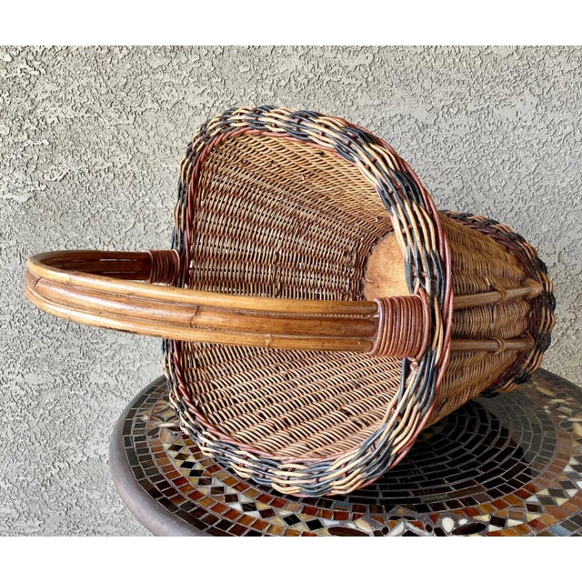 Late 20th-Century Stylish Rattan & Willow Pedestal Base Basket For Sale - Image 11 of 12