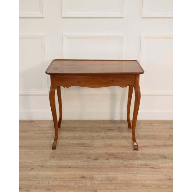 French Walnut Cabaret Table with Frieze Drawer, Late 18th Century For Sale - Image 4 of 9