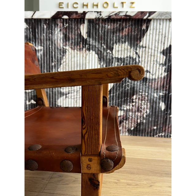 1970's Pair of Spanish Leather and Wood Armchairs For Sale In Los Angeles - Image 6 of 7