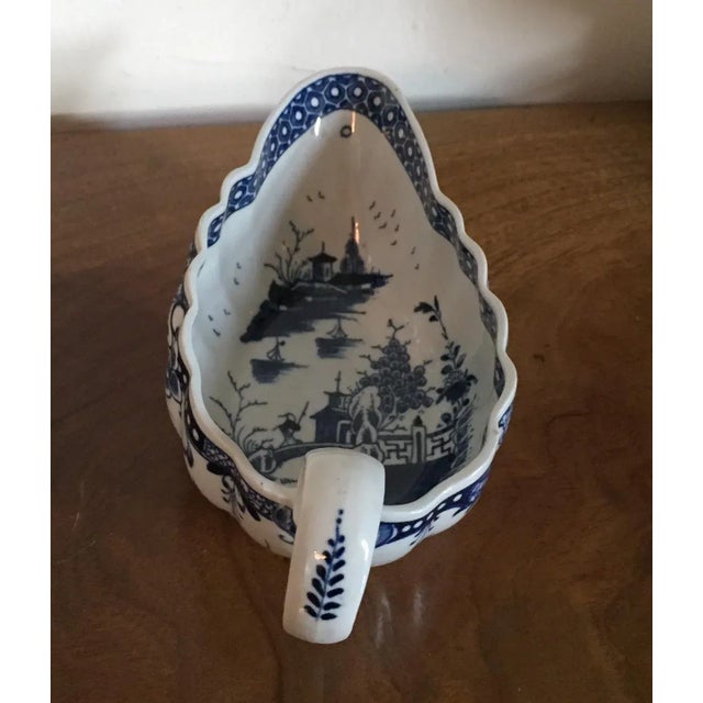 18th Century English George III Worcester Porcelain Sauce Boat For Sale In New York - Image 6 of 11