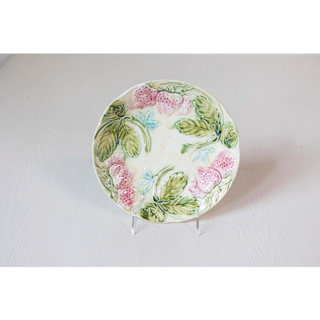 French 19th Century Majolica Plates with Raised Decor of Strawberries and Leaves For Sale - Image 4 of 6