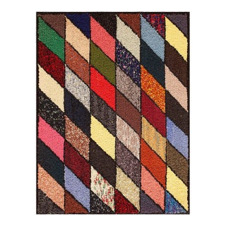 Superb Light and Vibrant Color With Symmetrical Design Vintage American Hooked Rug For Sale