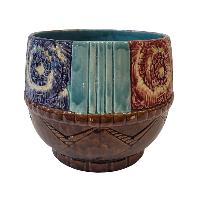 Cache Pot / Orchies slip pot, 19th century. XX – France Extraordinary cache pot made of French slip, in the 20th century....